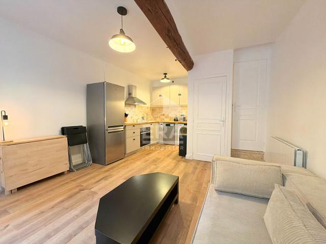 A LOUER A CADENET 84160 MAISON DE VILLAGE MEUBLEE TYPE 3 PIECES D'ENVIRON 55M²