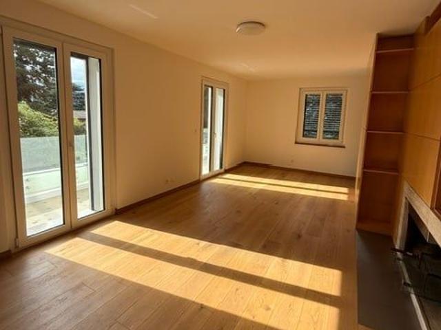 À louer à Clarens – Magnifique appartement rénové de 145 m² sur 3 niveaux avec jardin privatif