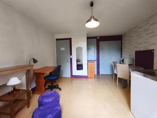À LOUER à BESANCON rue Fontaine Ecu, studio T1 Meublé de 16
