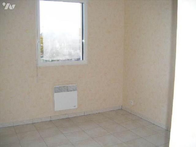 A louer à BRUZ, place du Vert buisson: appartement T2 au deuxième étage avec ascenseur, disponi.