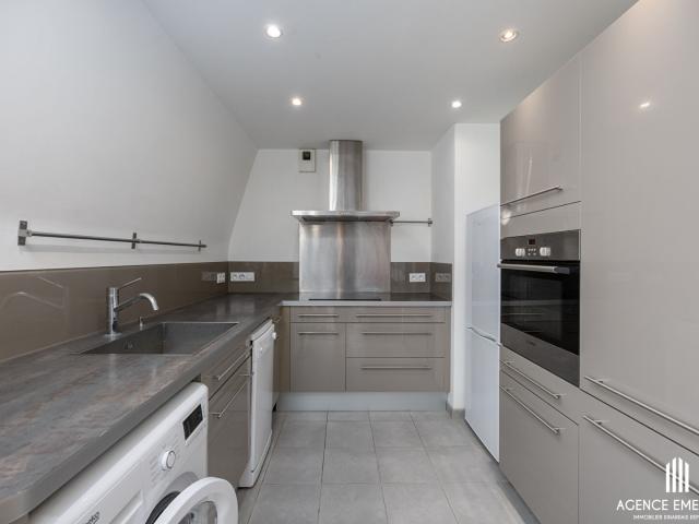A louer à DINARD appartement lumineux avec 2 chambres, balcon exposé sud et garage