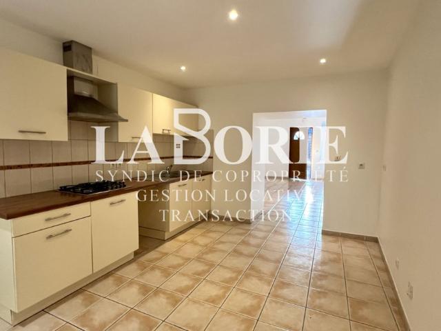 À louer à Entraigues Sur La Sorgue: appartement T3 Rez de j