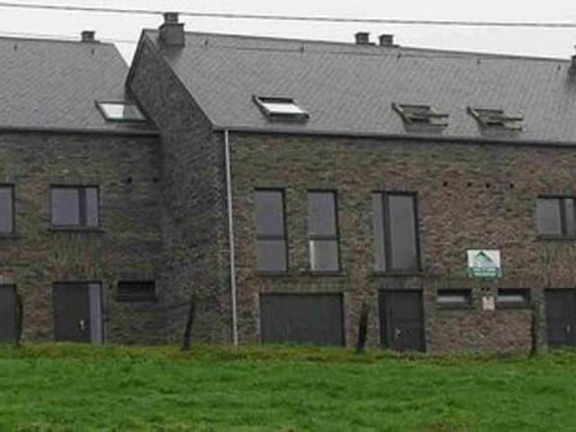 À louer à Hatrival, maison 4 chambres pour gens très calmes