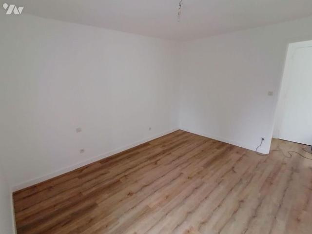 A LOUER A ORGERES EN PLEIN CENTRE, proche des commerces. Appartement de type 2 de 34.00 m² en.