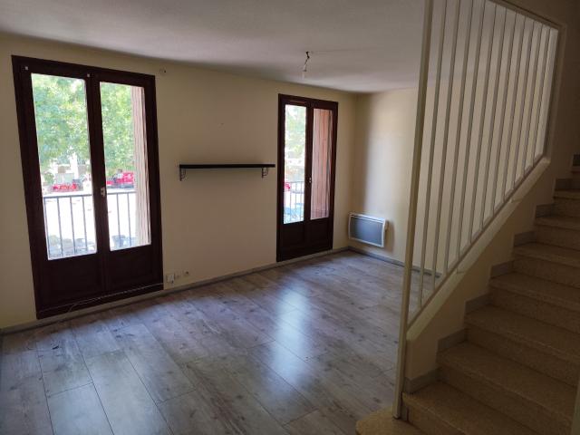 À LOUER À L’ANNÉE SPACIEUX DUPLEX F3 DE 95 M2 EN CENTRE VILLE Groupement Immobilier 66