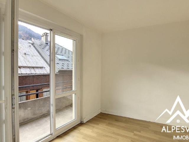 A LOUER A L'ANNEE APPARTEMENT DE 2 CHAMBRES