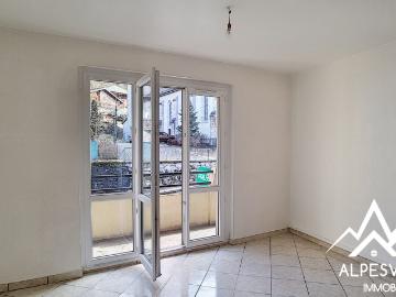 A LOUER A L'ANNEE APPARTEMENT DE 2 CHAMBRES