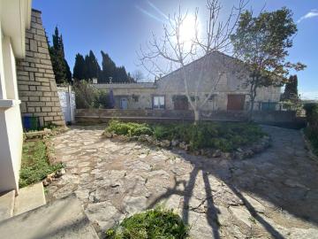 À louer à l'année Jolie maison meublée T3 avec jardin au c