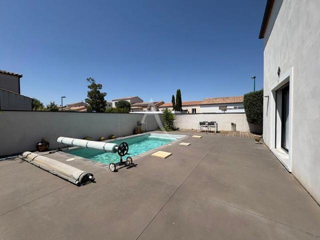 A louer à l'année Villa T4 avec piscine