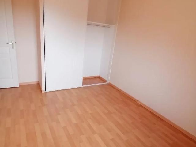 A louer à NOYAL CHATILLON SUR SEICHE: appartement T3 spacieux construction 2008 en deuxième é.