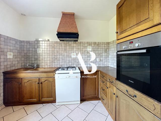 À louer à Nangis Maison de plain pied avec 3 chambres, jardin et garage