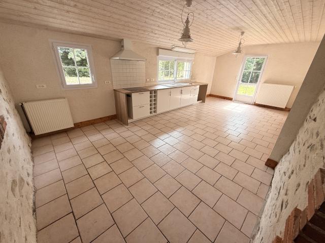 A LOUER A SAINT AIGNAN DE GRAND LIEU MAISON DE 134 M2 3 CHAMBRES + GARAGE