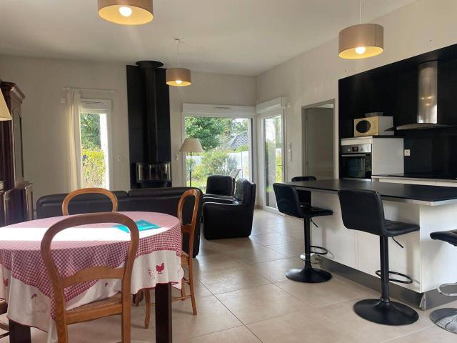 A louer à Saint Avé, Maison contemporaine meublée 4 pièces de 9
