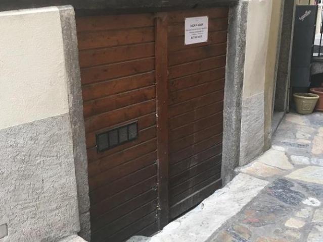 A louer à Sion, vieille ville, local en sous sol