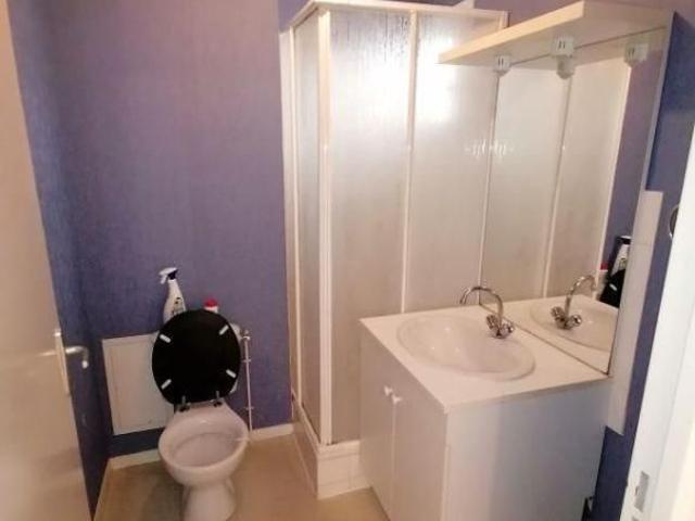 A louer à VERN SUR SEICHE: appartement T2 au deuxième étage avec ascenseur à proximité du centr.