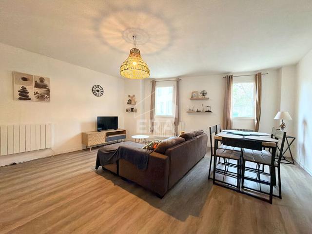 A LOUER A VILLELAURE 84530 APPARTEMENT TRIPLEX MEUBLE TYPE 4 PIECES DE 83.15M² AVEC MEZZANINE ET UNE PLACE DE STATIONNEMENT