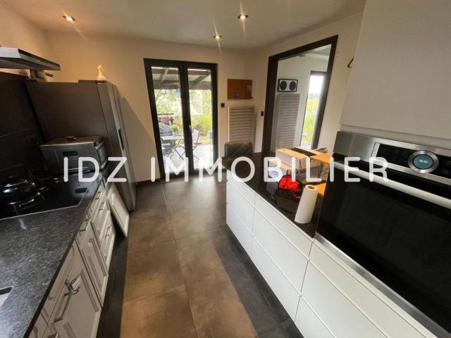 À louer, agréable maison meublée de 86 m² située dans une i