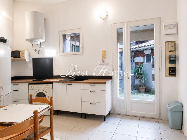 À louer, agréable appartement T2 entièrement rénové, offrant un cadre de vie confortable et pratique. Nîmes 30900