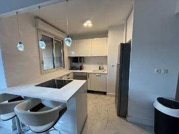 A LOUER AIX EN PROVENCE T3 MEUBLE AVEC TERRASSE PROCHE ROTONDE 62.28M²