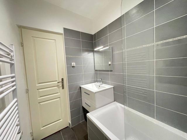 A LOUER AIX EN PROVENCE T2 MEUBLE CENTRE VILLE