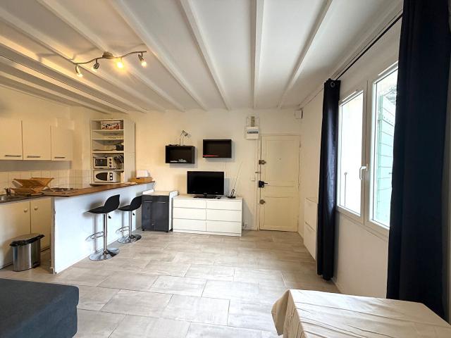 A LOUER AIX EN PROVENCE PROCHE CENTRE VILLE STUDIO MEUBLE