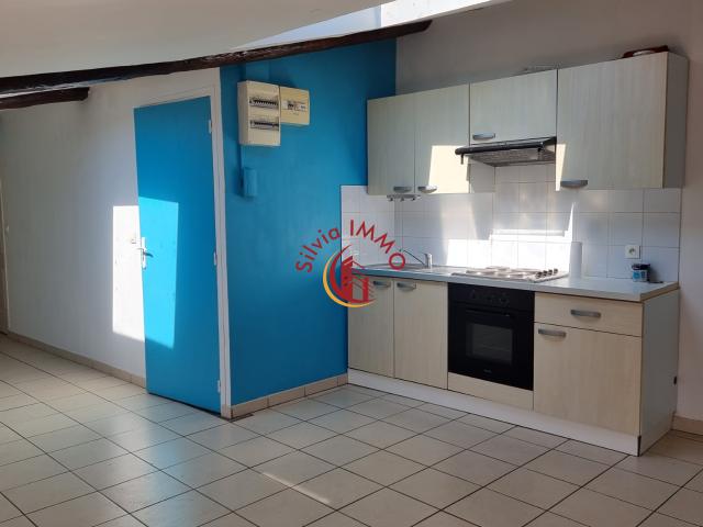 A LOUER APPARTEMENT MANSARDE T3 à MAURY