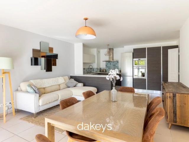 A Louer Appartement Marseille 13008 Prado/Castellane Type 3 Meublé 64m2 avec terrasse et box double