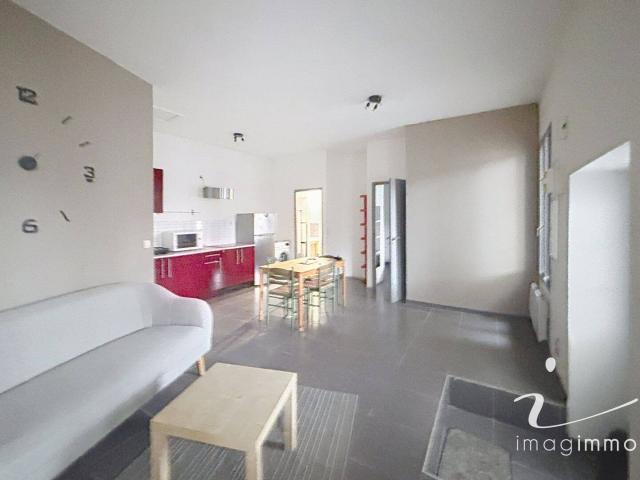 À LOUER APPARTEMENT MEUBLÉ CENTRE DE MAUGUIO
