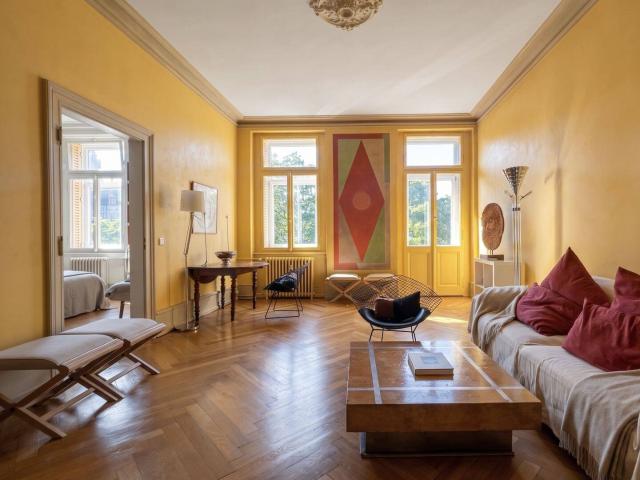 À LOUER ! APPARTEMENT MEUBLÉ DE 5 PIÈCES AVEC BALCON À PROXIMITE