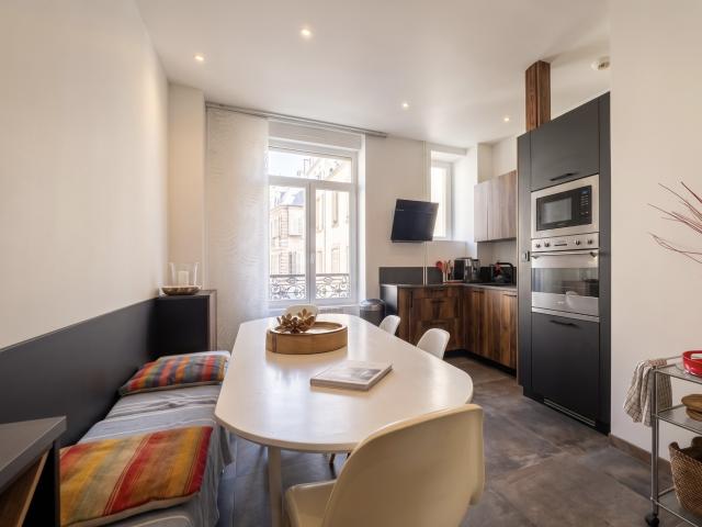 À LOUER ! APPARTEMENT MEUBLÉ DE 5 PIÈCES AVEC BALCON À PROXIMITE DE LA PLACE BRANDT