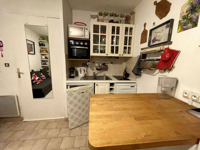 A louer Appartement meublé de 20m2, veranda climatisé, jardine