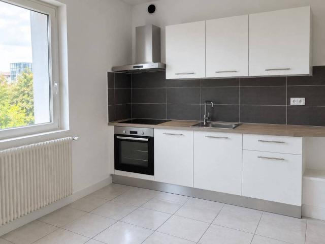À LOUER – Appartement non meublé T4 de 3 chambres avec garage et parking à Agen