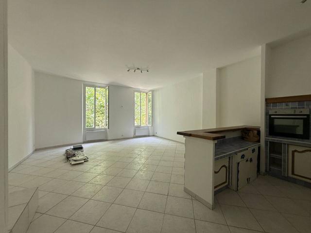 A LOUER: Appartement au centre d'Auriol 3 pièces de 94 m2