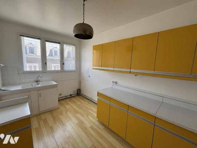A LOUER APPARTEMENT AVEC BALCON, CAVE ET GARAGE LAVAL 53000