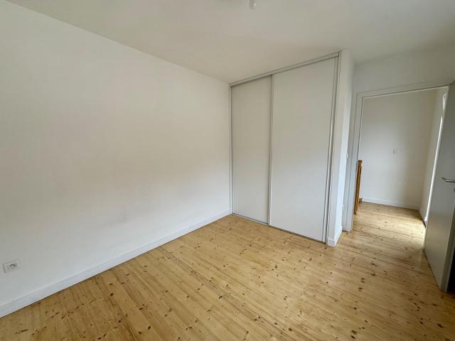 À LOUER ! Appartement avec terrasse de 58,64 m2 sur deux niveaux, garage et stationnement Prox. Strasbourg