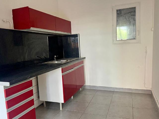 A louer appartement de type 3 de 67m2 avec un balcon à Marseille 13007 Quartier CATALANS