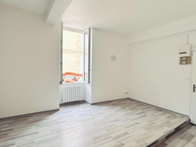 A LOUER APPARTEMENT DE TYPE 1 BLAYE CENTRE