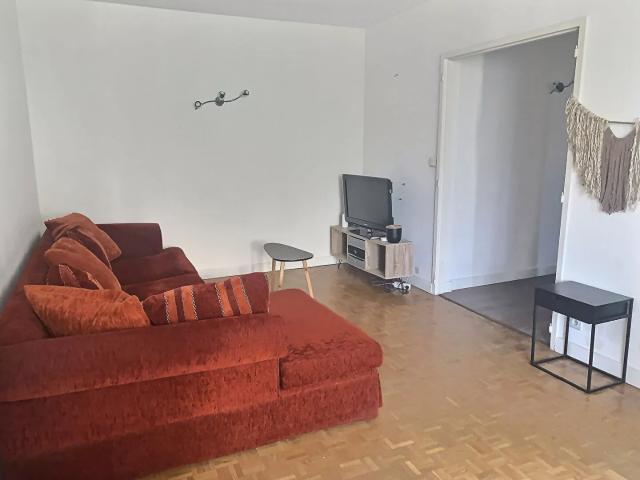 À louer appartement de type 2 meublé avec terrasse et parking à Marseille, secteur Baille 13005