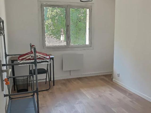 A louer appartement de type 4 meublé à Marseille 13005 La timone