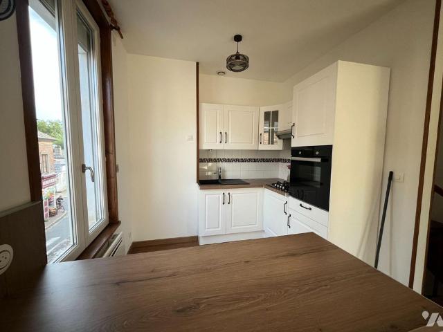 À louer, appartement de 57 m² situé sur la commune de Broglie, comprenant: Au rez de chaussée.