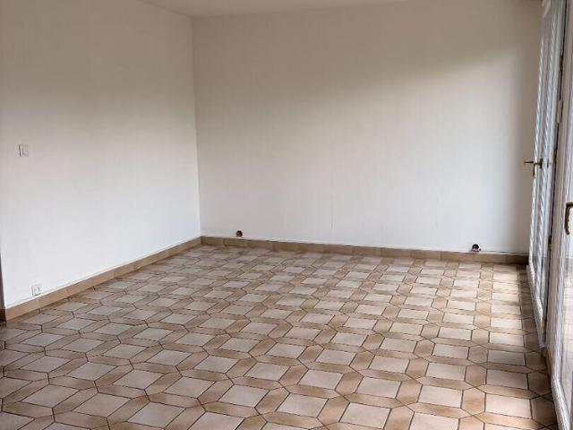 A LOUER APPARTEMENT DEUX CHAMBRES A HARLY 02100