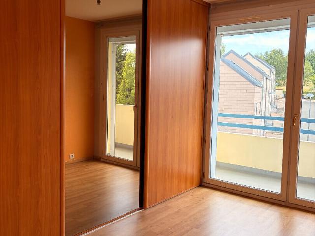 A LOUER APPARTEMENT DEUX CHAMBRES A HARLY 02100