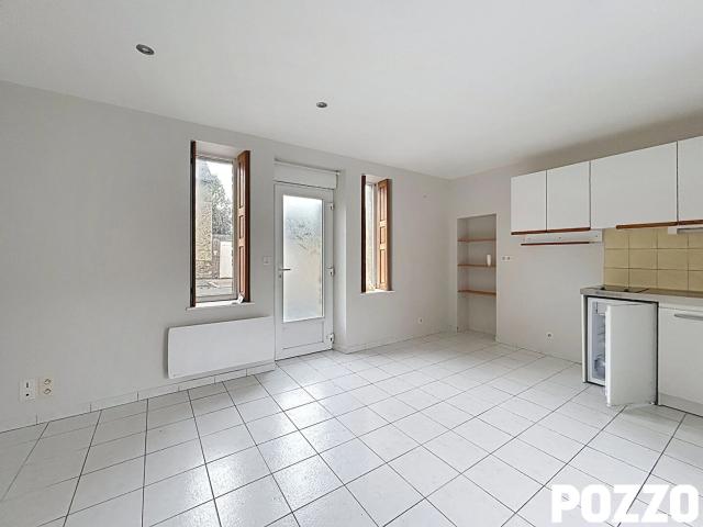 A LOUER Appartement Dol De Bretagne 1 pièce s 22.97 m2 DOL DE BRETAGNE