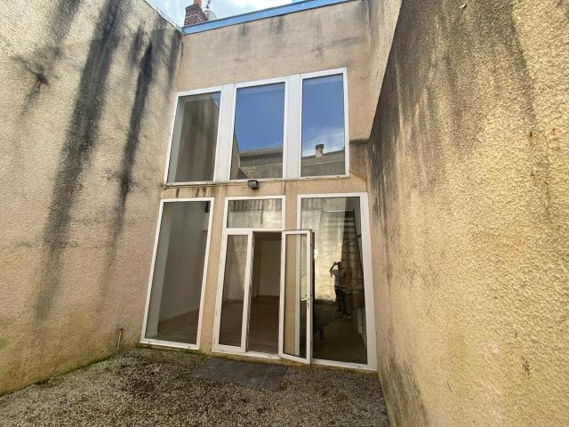 A LOUER APPARTEMENT EN DUPLEX PROCHE CENTRE VILLE DE ST QUENTIN 02
