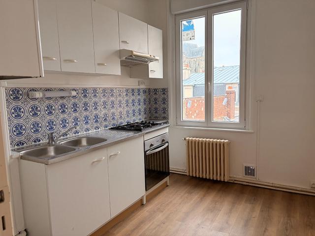 A LOUER APPARTEMENT EN PLEIN CENTRE VILLE ST QUENTIN 02100