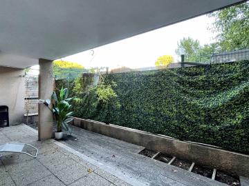 a louer appartement en rdc meublé 2 pièces de 54 m² avec terrasse de 29 m² garage et place de parking privative sormiou 13009 marseille