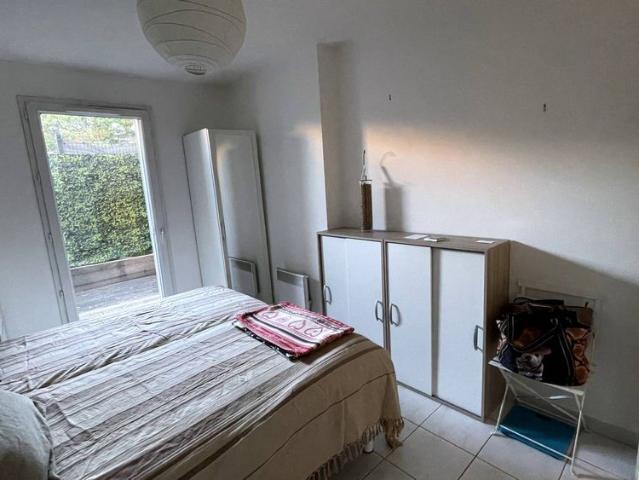 A louer appartement en rdc meublé 2 pièces de 54 m² avec terrasse de 29 m² garage et place de parking privative Sormiou 13009 Marseille