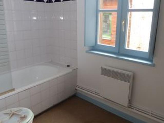 À louer / Appartement F1 bis / BESANCON QUARTIER CENTRE VILLE 8 Place Marulaz