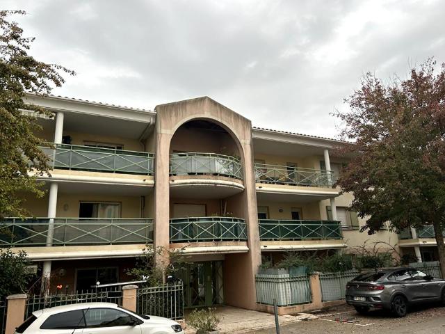 À louer, Appartement F2 avec garage et cave dans résidence proche de toutes commodités