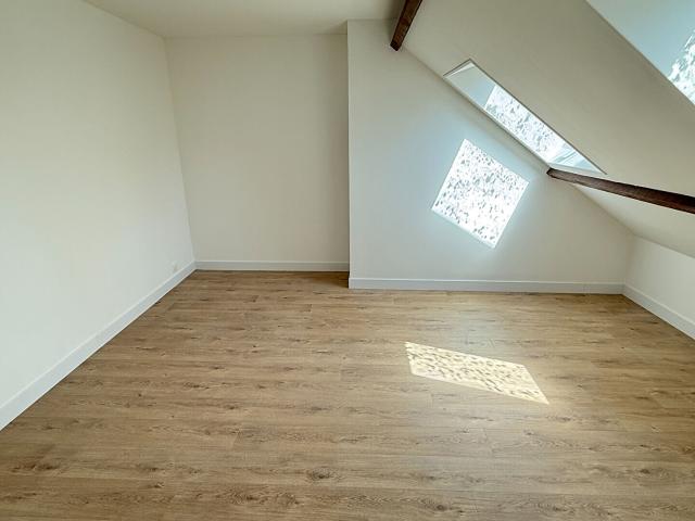 A LOUER appartement F2 Hyper Centre dernier étage refait à neuf